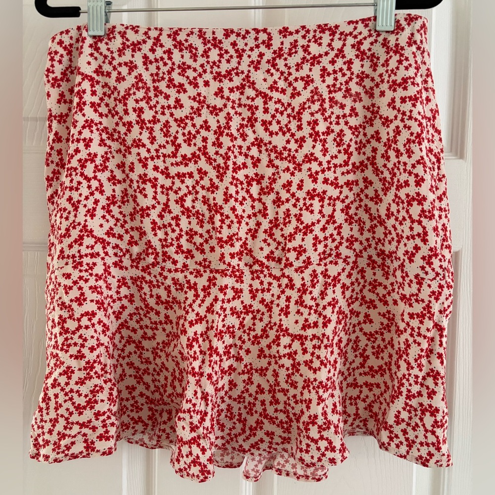 NWOT Ese O Ese Floral Lined Mini Skirt; White With Red Flowers;Back Zip;Womens M